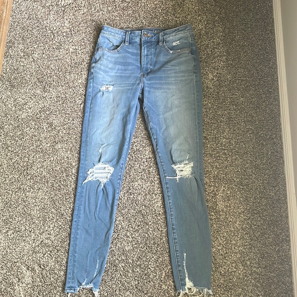 Distressed size 6 American eagle jeans super high rise jegging
